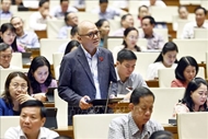 第十五届国会第九次会议：审议四项法律草案