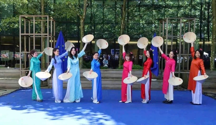 缤纷多彩的越南文化在欧洲政治中心绽放光彩