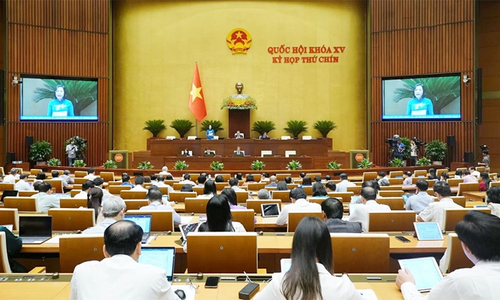 越南第十五届国会第九次会议：讨论缩短第十五届国会任期的问题
