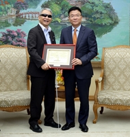越南政府副总理黎成龙会见美国非营利组织——越南基金执行经理