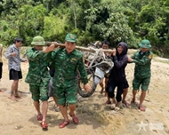 部队和民兵力量及时驰援发生山洪灾害的灾区人民