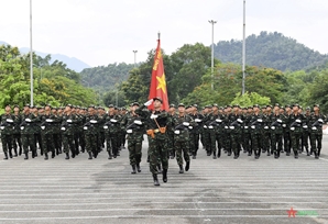 特种伞兵方队为盛大节日埋头苦练