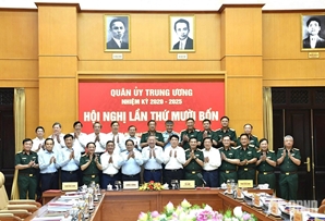 越共中央总书记苏林主持召开中央军委第十四次会议