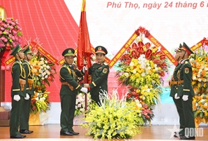 潘文江大将出席第二军区地方军事机构合并与重组决定公布仪式