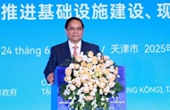 中国媒体密集报道越南政府总理范明政在WEF第16届新领军者年会期间开展的活动