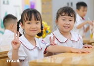 为幼儿、普通教育学生实行学费减免政策