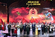 苏林出席“铭记胡伯伯教诲——奏响行军之歌”文艺交流晚会