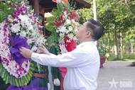 阮仲义同志视察第七军区5师