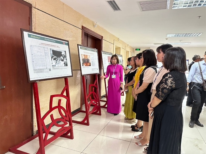“越美建交30周年”资料展在河内举行