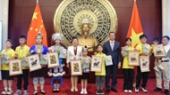 越中两国少年增进友谊加深感情