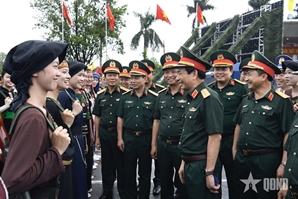 潘文江大将检查A80阅兵游行力量的综合演练