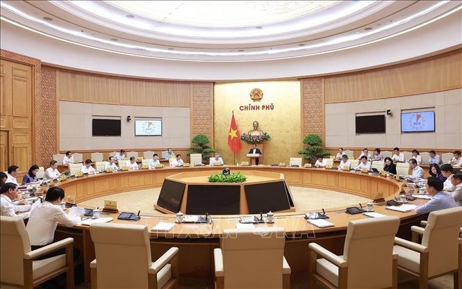 越南政府总理要求及时高效完善机制体制和法律法规体系