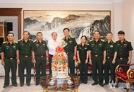 阮长胜上将走访慰问国防部原领导同志