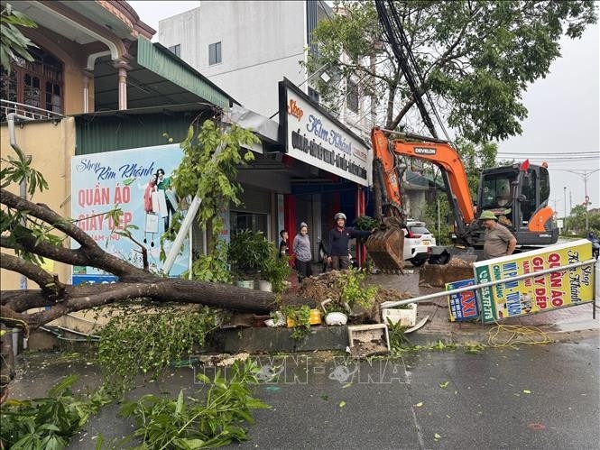关于第10号台风的最后消息：台风已移入老挝上寮地区并减弱为热带低压