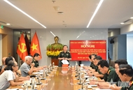 审定越南军事历史博物馆的纪念国际战士雕塑群