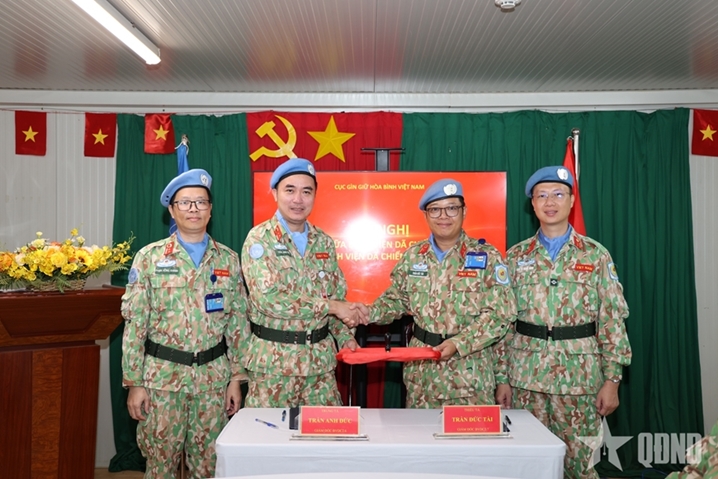 越南驻南苏丹的六号二级野战医院与七号二级野战医院完成轮换交接工作