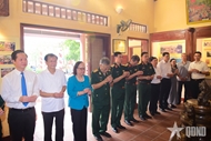 自豪地延续陈登宁同志 坚贞的共产主义者的精神