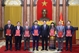 越南国家主席梁强向新任驻外大使颁发任命书