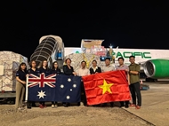越南接收澳大利亚向灾区民众提供的紧急援助物