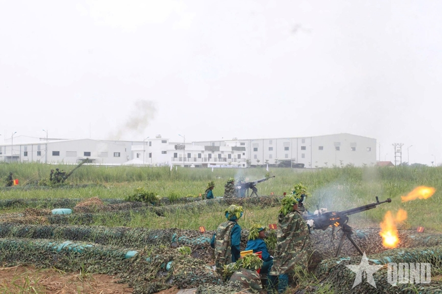 海防市建设日益牢固的守备区