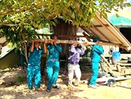 民兵力量先锋帮助群众克服台风后果