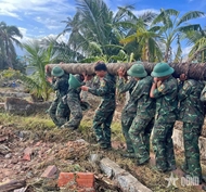 越艰难 军民鱼水情越深厚