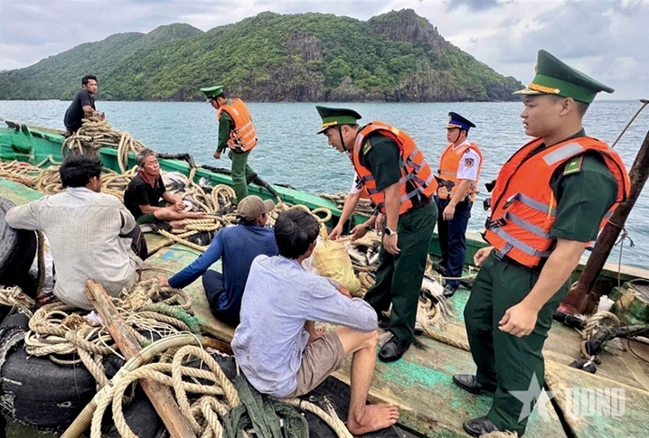 成功营救昆岛特区水域遇险的5名渔民