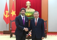 越共中央总书记苏林会见斯洛伐克副总理兼国防部长罗贝尔特·卡利尼亚克