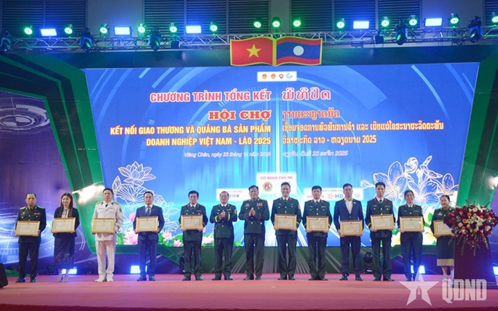 通过2025年越南-老挝博览会深化友谊 扩大合作