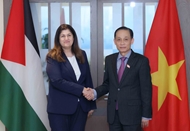 越南外交部长黎怀忠同巴勒斯坦外长沙辛举行会谈
