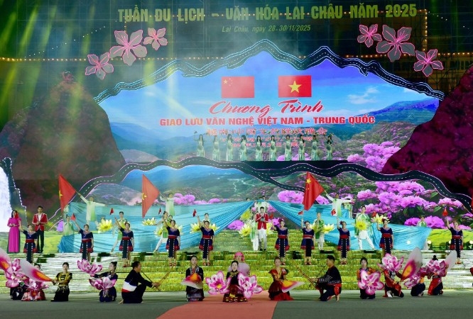 越中文艺交流晚会在莱州省举行