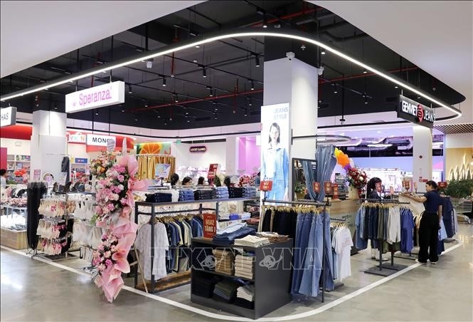 贸易、服务业增长迅速 旅游业实现近20%的突破性增长