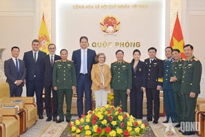 阮新疆大将会见西班牙驻越南大使