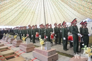 奠边省为10名援老越南志愿军和专家烈士举行追悼会和安葬仪式