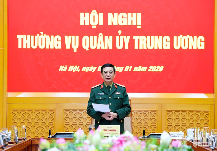 潘文江大将主持中央军委常委会会议