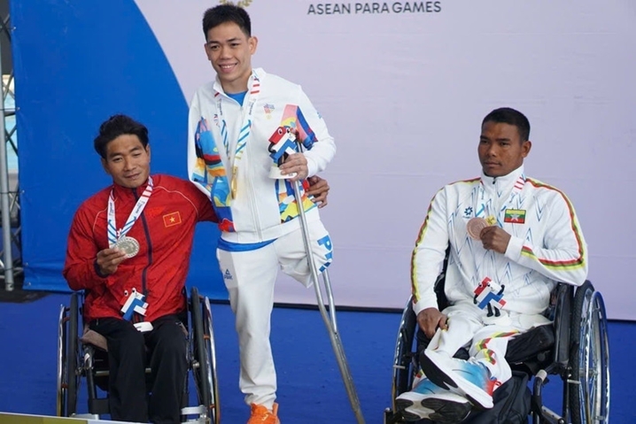 第13届东盟残疾人运动会：武黄英科再夺金牌，打破100米仰泳赛会纪录