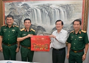 潘文江大将看望党和国家原领导同志并致以新春祝福