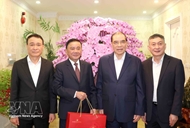 越共中央书记处常务书记陈锦秀在春节前走访慰问党和国家原领导同志