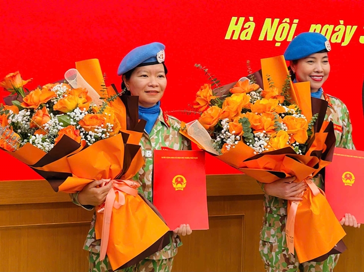 越南人民军队报女记者与献身和平使命的热望