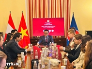 通过“与大使喝咖啡”倡议传播越南故事