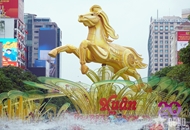 胡志明市：阮惠花街惊艳亮相