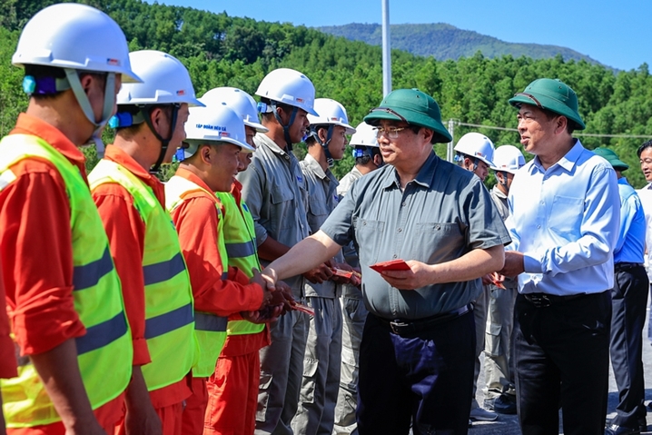 范明政总理视察中部地区重点交通项目