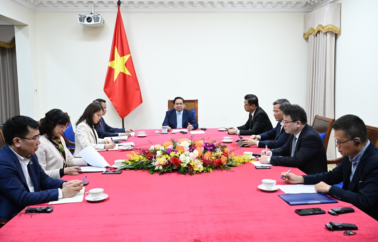 越南政府总理范明政与卡塔尔首相兼外交大臣通电话