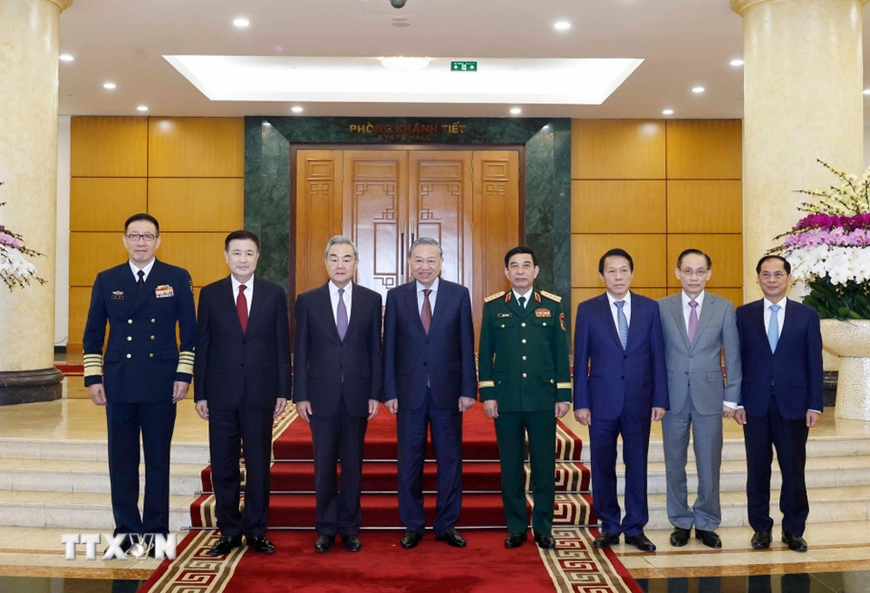 越共中央总书记苏林会见中国外交、国防和公安三位部长