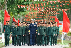 中国国防部长访问越南人民军特工兵种113特工旅