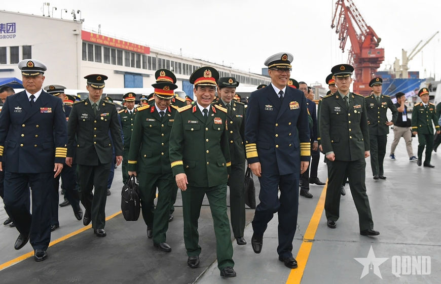 越中两国国防部长出席海军联合巡逻启航仪式