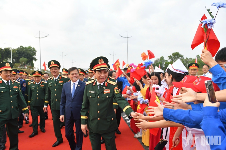 潘文江大将率领越南代表团赴中国参加交流活动