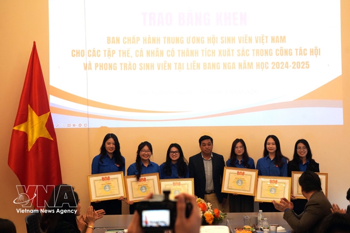 在俄越南青年继承光荣传统 稳步迈向未来