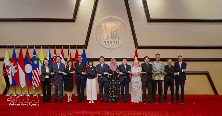 东盟与中国不断扩大经济与安全合作