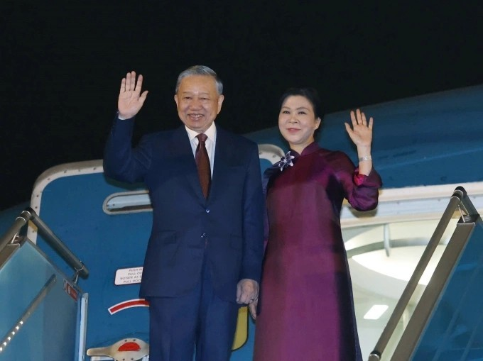 越共中央总书记、国家主席苏林偕夫人启程对中国进行国事访问
